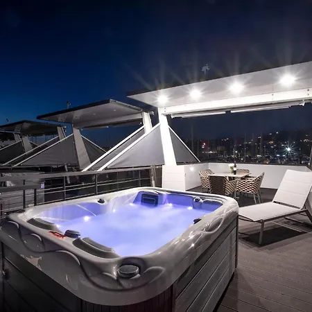 Dreamy Houseboat By The Sea With Terrace And Hot Tub Portoroz