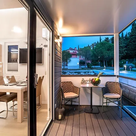 Dreamy Houseboat By The Sea With Terrace And Hot Tub Botel